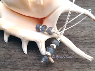 Boucles d'oreilles pendants labradorite naturelle à reflets bleus, perles plaquées argent fin, sur argent 925