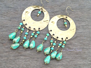 Grandes boucles d'oreilles laiton vieilli et verre de bohème turquoise antique